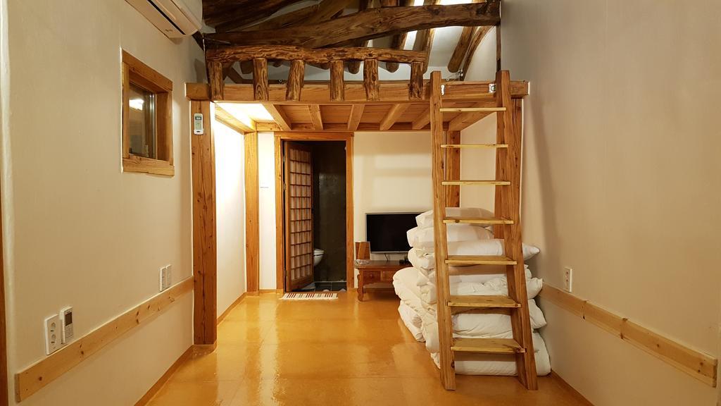 Ohnewwall Guesthouse Чонджу Екстериор снимка