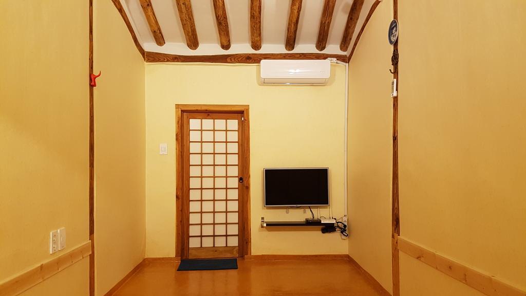 Ohnewwall Guesthouse Чонджу Екстериор снимка