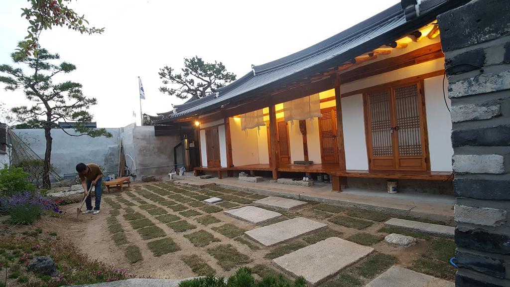 Ohnewwall Guesthouse Чонджу Екстериор снимка