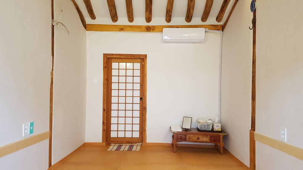 Ohnewwall Guesthouse Чонджу Екстериор снимка