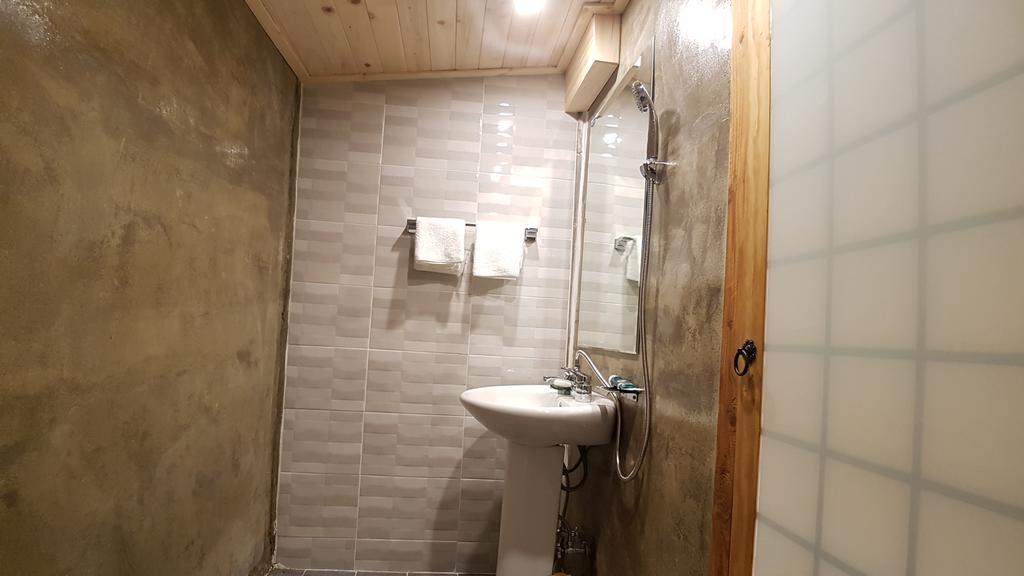 Ohnewwall Guesthouse Чонджу Екстериор снимка