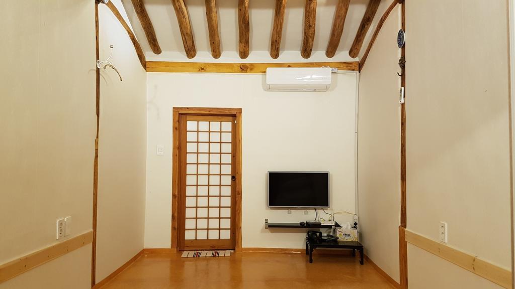 Ohnewwall Guesthouse Чонджу Екстериор снимка