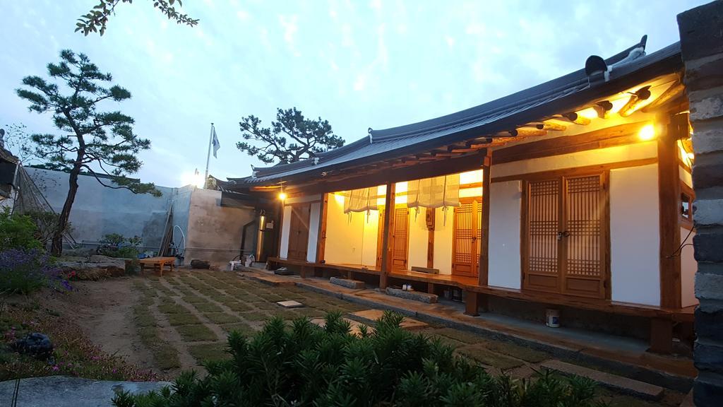Ohnewwall Guesthouse Чонджу Екстериор снимка