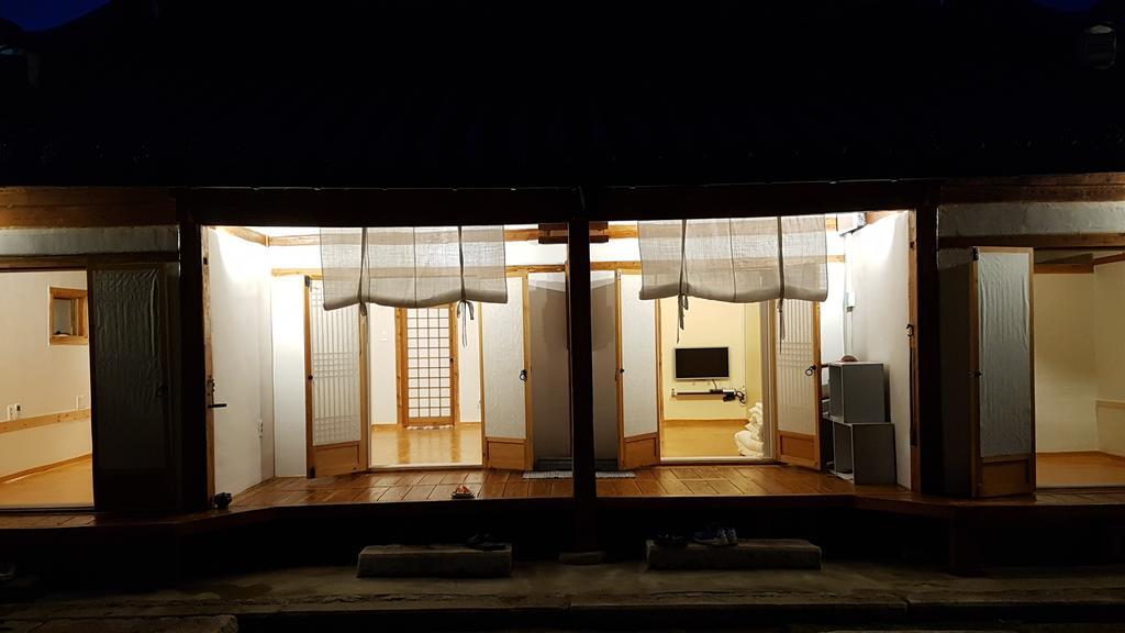 Ohnewwall Guesthouse Чонджу Екстериор снимка