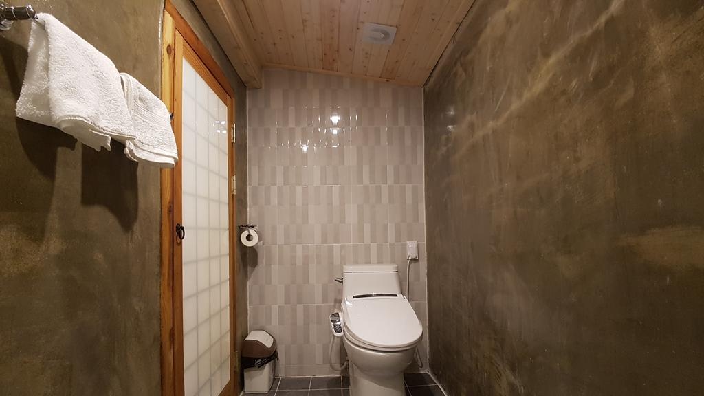Ohnewwall Guesthouse Чонджу Екстериор снимка