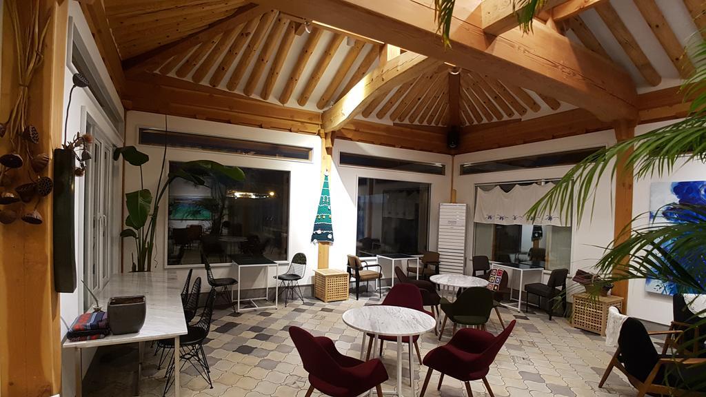 Ohnewwall Guesthouse Чонджу Екстериор снимка