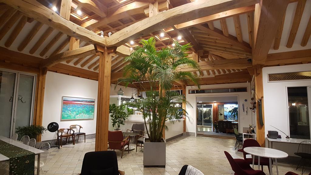 Ohnewwall Guesthouse Чонджу Екстериор снимка