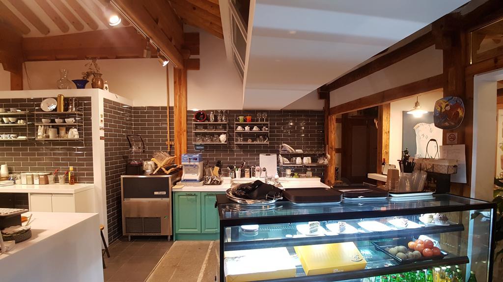 Ohnewwall Guesthouse Чонджу Екстериор снимка