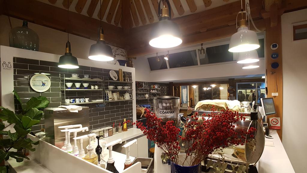 Ohnewwall Guesthouse Чонджу Екстериор снимка