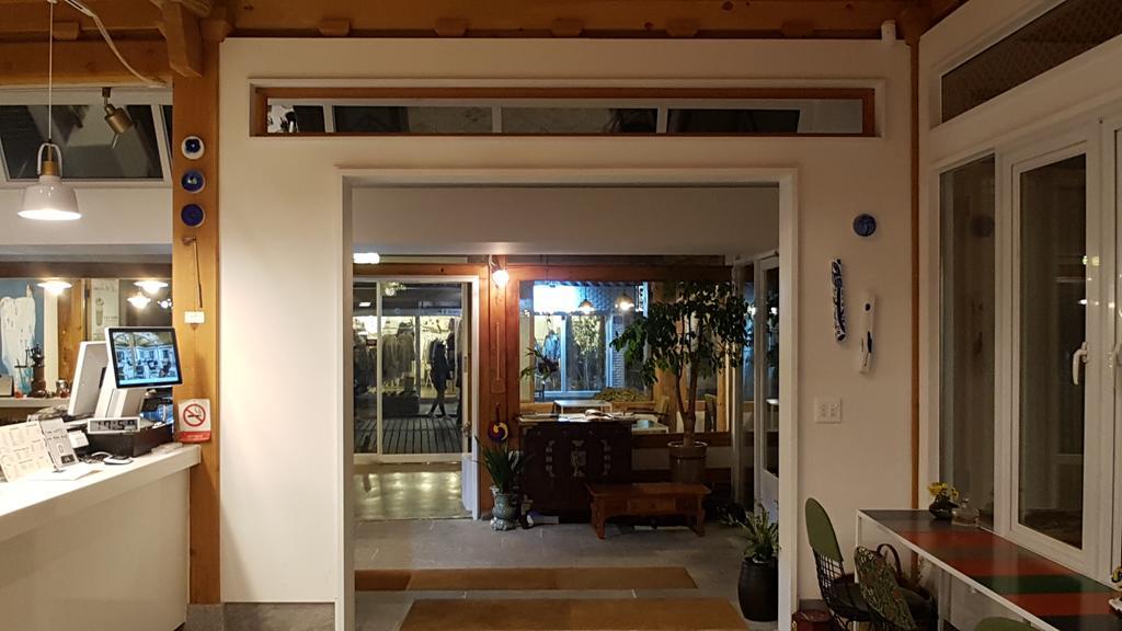 Ohnewwall Guesthouse Чонджу Екстериор снимка