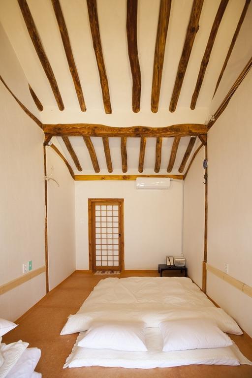 Ohnewwall Guesthouse Чонджу Екстериор снимка