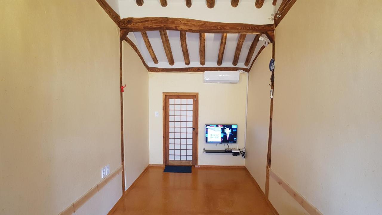 Ohnewwall Guesthouse Чонджу Екстериор снимка