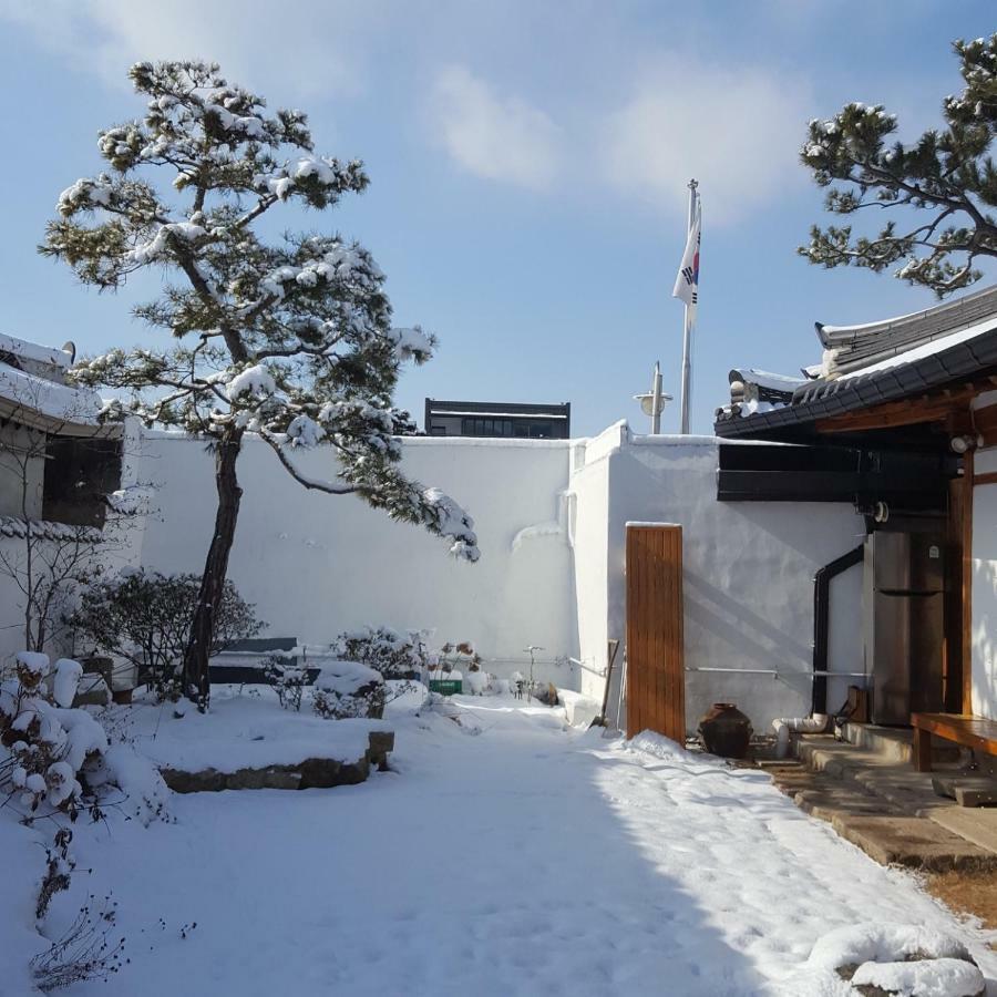 Ohnewwall Guesthouse Чонджу Екстериор снимка